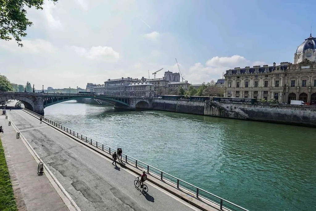 Spacious Loft Saint Michel Daire *